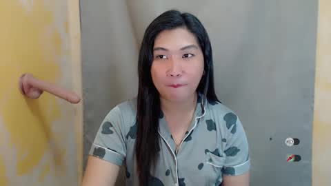 Snapshot of clairewntr_ chatting on December 16, 3:54 pm CLAIRE online show from December 16, 3:54 pm