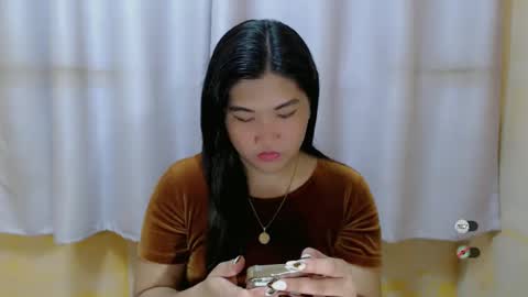 Snapshot of clairewntr_ chatting on December 17, 6:45 am CLAIRE online show from December 17, 6:45 am