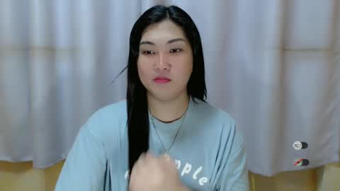 Snapshot of clairewntr_ chatting on December 22, 7:21 pm CLAIRE online show from December 22, 7:21 pm