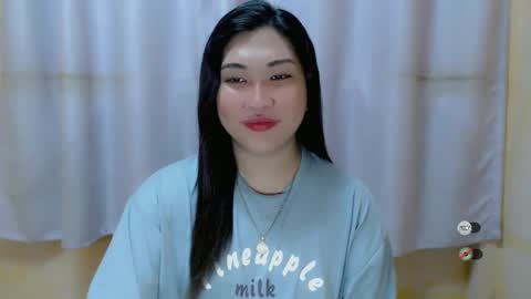 Snapshot of clairewntr_ chatting on December 23, 5:28 am CLAIRE online show from December 23, 5:28 am