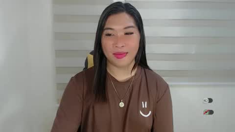 Snapshot of clairewntr_ chatting on January 27, 10:27 am CLAIRE online show from January 27, 10:27 am