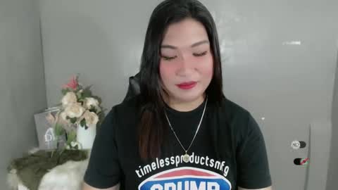 Snapshot of clairewntr_ chatting on February 2, 10:35 am CLAIRE online show from February 2, 10:35 am