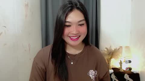 Snapshot of clairewntr_ chatting on September 17, 5:53 am CLAIRE online show from September 17, 5:53 am