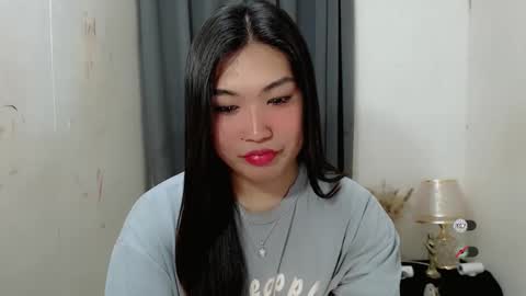 Snapshot of clairewntr_ chatting on October 3, 6:21 am CLAIRE online show from October 3, 6:21 am