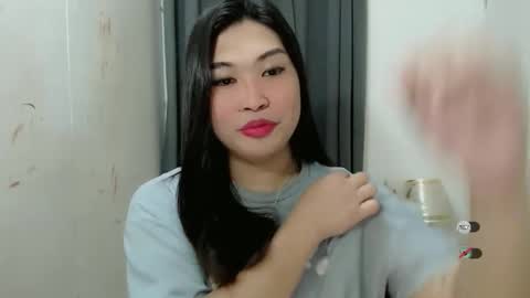 Snapshot of clairewntr_ chatting on October 5, 5:06 am CLAIRE online show from October 5, 5:06 am