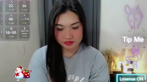 Snapshot of clairewntr_ chatting on October 12, 5:23 pm CLAIRE online show from October 12, 5:23 pm