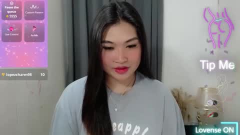 Snapshot of clairewntr_ chatting on October 13, 5:29 am CLAIRE online show from October 13, 5:29 am
