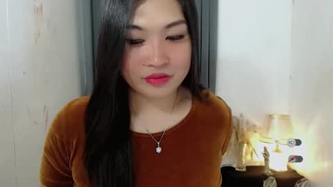Snapshot of clairewntr_ chatting on October 14, 4:35 am CLAIRE online show from October 14, 4:35 am