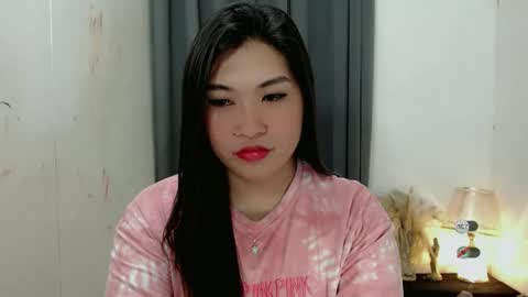 Snapshot of clairewntr_ chatting on October 17, 4:42 pm CLAIRE online show from October 17, 4:42 pm