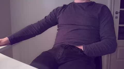 Snapshot of clamshive7 chatting on February 21, 12:11 am clamshive7 online show from February 21, 12:11 am