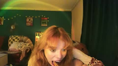 Snapshot of clancyosbourne chatting on September 17, 5:58 pm Clancy online show from September 17, 5:58 pm