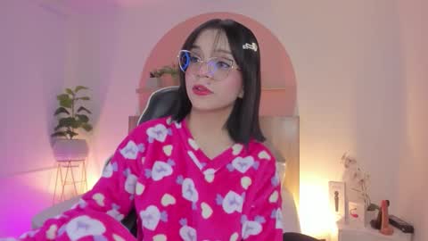 Snapshot of clara_lu chatting on February 8, 2:59 am C L A R A online show from February 8, 2:59 am