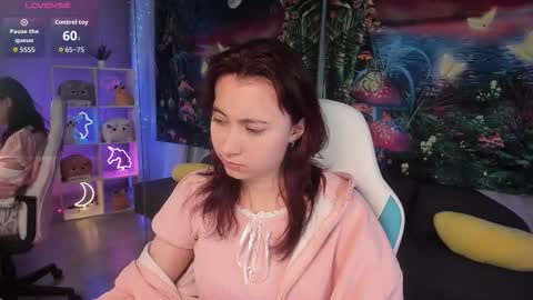 clarabenson online show from October 25, 6:46 pm