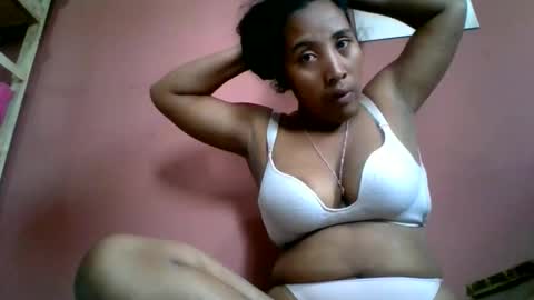 Snapshot of clarah0123 chatting on June 4, 8:53 am Clarah0123 online show from June 4, 8:53 am