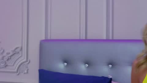 ClaraHazel online show from December 19, 11:18 am