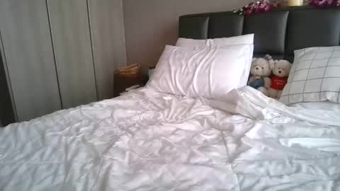 Snapshot of claralafontaine chatting on February 23, 10:23 am claralafontaine online show from February 23, 10:23 am