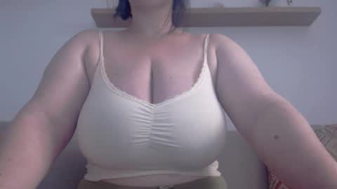 Snapshot of claralollipop chatting on April 18, 1:59 pm Clara online show from April 18, 1:59 pm