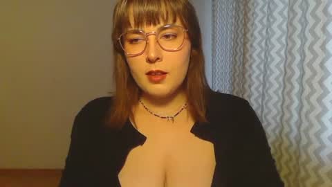 Snapshot of claralovely chatting on June 17, 5:58 pm Clara online show from June 17, 5:58 pm