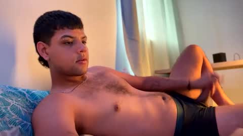 Snapshot of clarentz_baileys chatting on December 3, 7:34 pm Clarentz bby online show from December 3, 7:34 pm