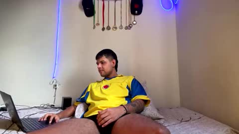 Snapshot of clarentz_baileys chatting on January 7, 8:22 pm Clarentz bby online show from January 7, 8:22 pm