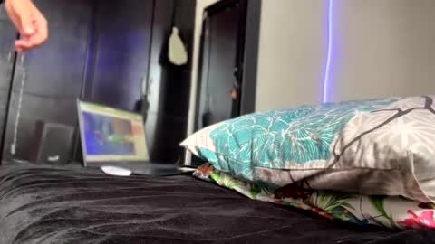 Snapshot of clarentz_baileys chatting on February 3, 8:03 pm Clarentz bby online show from February 3, 8:03 pm