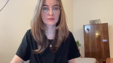 Snapshot of classyandgirly chatting on December 21, 8:10 pm classyandgirly online show from December 21, 8:10 pm