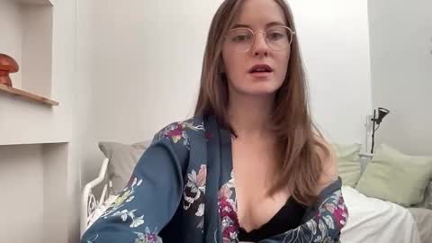 Snapshot of classyandgirly chatting on February 18, 8:16 pm classyandgirly online show from February 18, 8:16 pm