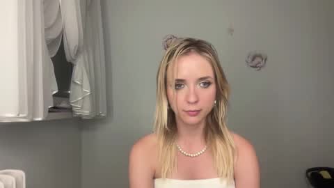 Snapshot of claudiagold chatting on September 8, 8:30 pm ClaudiaGold online show from September 8, 8:30 pm