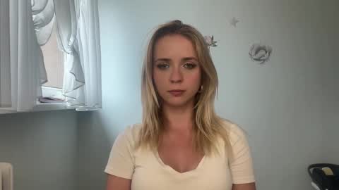 Snapshot of claudiagold chatting on September 10, 3:12 pm ClaudiaGold online show from September 10, 3:12 pm