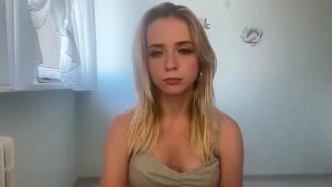 Snapshot of claudiagold chatting on September 12, 3:01 pm ClaudiaGold online show from September 12, 3:01 pm