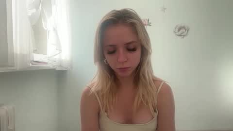 Snapshot of claudiagold chatting on September 15, 5:40 am ClaudiaGold online show from September 15, 5:40 am