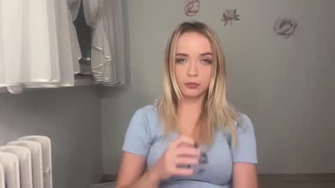 Snapshot of claudiagold chatting on October 30, 4:19 pm ClaudiaGold online show from October 30, 4:19 pm