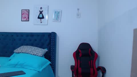 Snapshot of clayr_rosse chatting on February 7, 10:24 pm Clayr online show from February 7, 10:24 pm