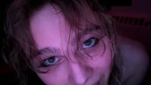 Snapshot of clemie32677 chatting on November 22, 8:02 am clemie32677 online show from November 22, 8:02 am