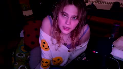 Snapshot of clemie32677 chatting on December 1, 2:05 am clemie32677 online show from December 1, 2:05 am