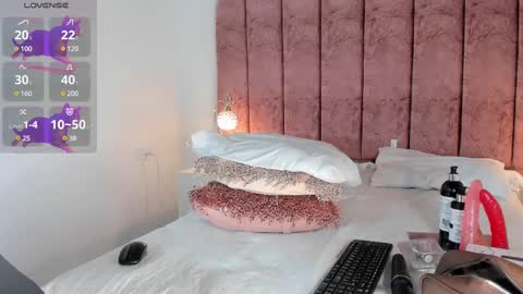 Cleopatra online show from March 4, 11:00 pm