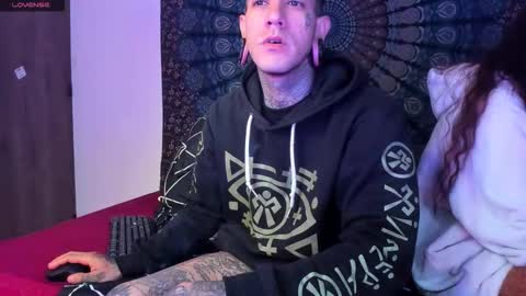 Snapshot of cleosexxx chatting on February 3, 3:37 am cleo y maikol online show from February 3, 3:37 am