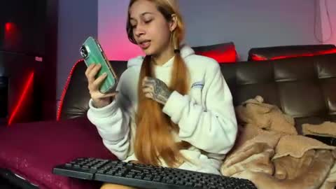 Snapshot of cleosexxx chatting on June 14, 3:19 am cleo y maikol online show from June 14, 3:19 am