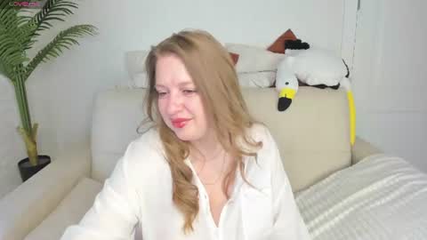 Snapshot of cleoxotie chatting on June 14, 2:35 am cleoxotie online show from June 14, 2:35 am