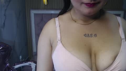 Clhoe online show from February 2, 8:29 pm