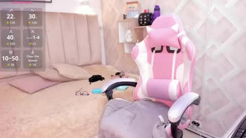 clhoe_johnson_ online show from June 1, 12:51 pm