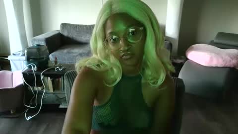 High Queen Clio online show from September 17, 5:25 pm