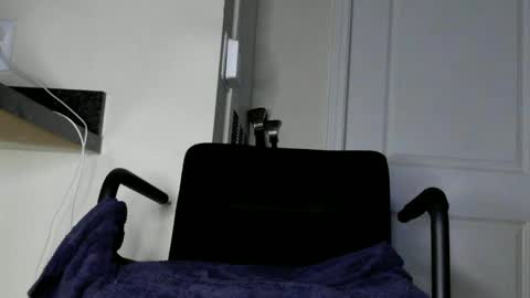 Snapshot of clitcommander26 chatting on December 28, 8:26 am instayour big commander online show from December 28, 8:26 am