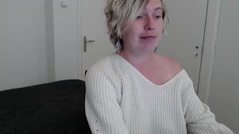 Snapshot of clittytastic chatting on October 20, 9:04 pm Syl online show from October 20, 9:04 pm