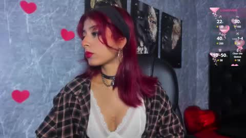 Snapshot of cloe__hills chatting on February 17, 12:05 pm Cloe online show from February 17, 12:05 pm