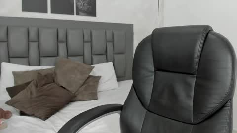 Cloe  online show from December 6, 8:07 pm