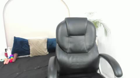 Cloe  online show from January 9, 1:47 pm