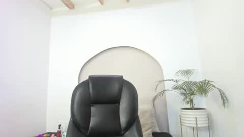 Cloe  online show from January 13, 2:22 pm