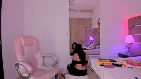 Snapshot of cloe_cifuentes chatting on December 23, 2:28 pm Cloe Online de 600 a 1400 online show from December 23, 2:28 pm
