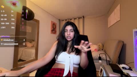 cloe small online show from November 24, 6:13 am